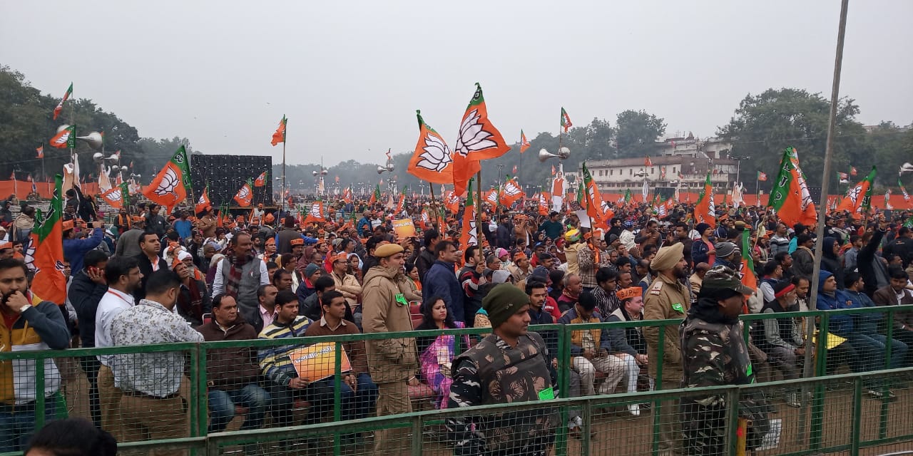 दिल्ली के रामलीला मैदान में 'आभार रैली' का दृश्य