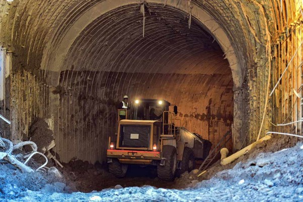 उत्तराखंड की तपोवन सुरंग में बचाव अभियान जारी जहां बाढ़ं के बाद अब भी फसे हैं कई मजदूर