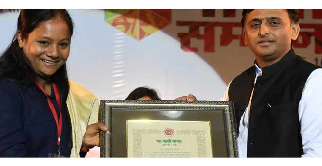 मुख्यमंत्री ने दिए यश भारती सम्मान