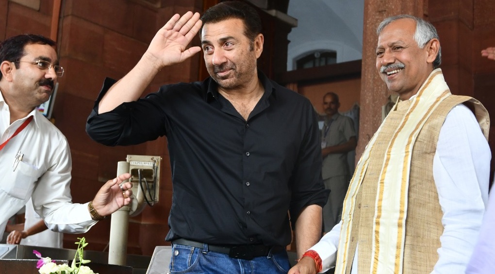 संसद सत्र के पहले दिन गुरदासपुर से भाजपा सांसद सन्नी देओल