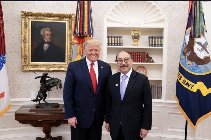 व्हाइट हाउस में राष्ट्रपति डोनाल्ड ट्रम्प से मुलाकात करते निवर्तमान भारतीय राजदूत हर्षवर्धन श्रृंगला