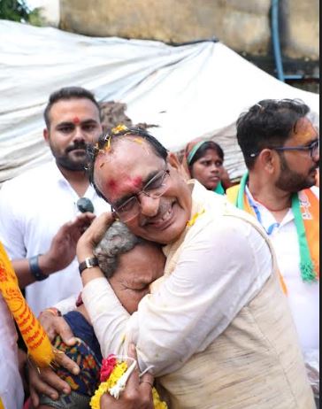 सिवनी पहुंचे सीएम शिवराज बोले- 'अम्मा का पक्का घर बनेगा'