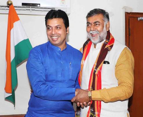 राजधानी दिल्ली में संस्कृति और पर्यटन राज्य मंत्री (स्वतंत्र प्रभार) प्रहलाद सिंह पटेल से मुलाकात करते त्रिपुरा के मुख्यमंत्री बिप्लब देब
