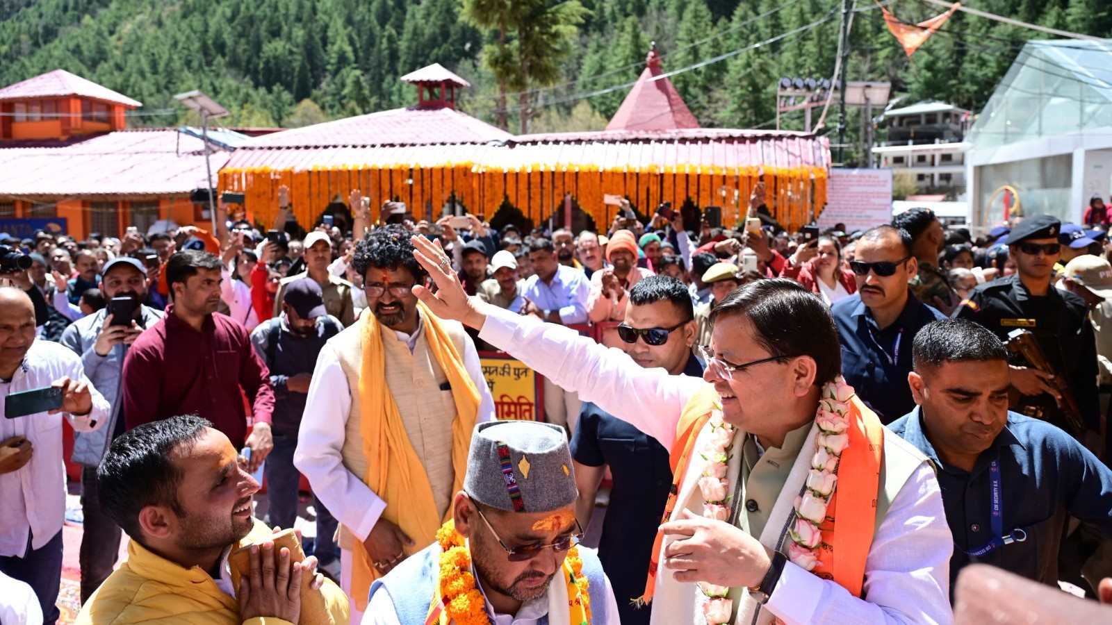 मुख्यमंत्री पुष्कर सिंह धामी ने गंगोत्री और यमुनोत्री धाम के कपाट खोले, चारधाम यात्रा 2025 का हुआ भव्य शुभारंभ