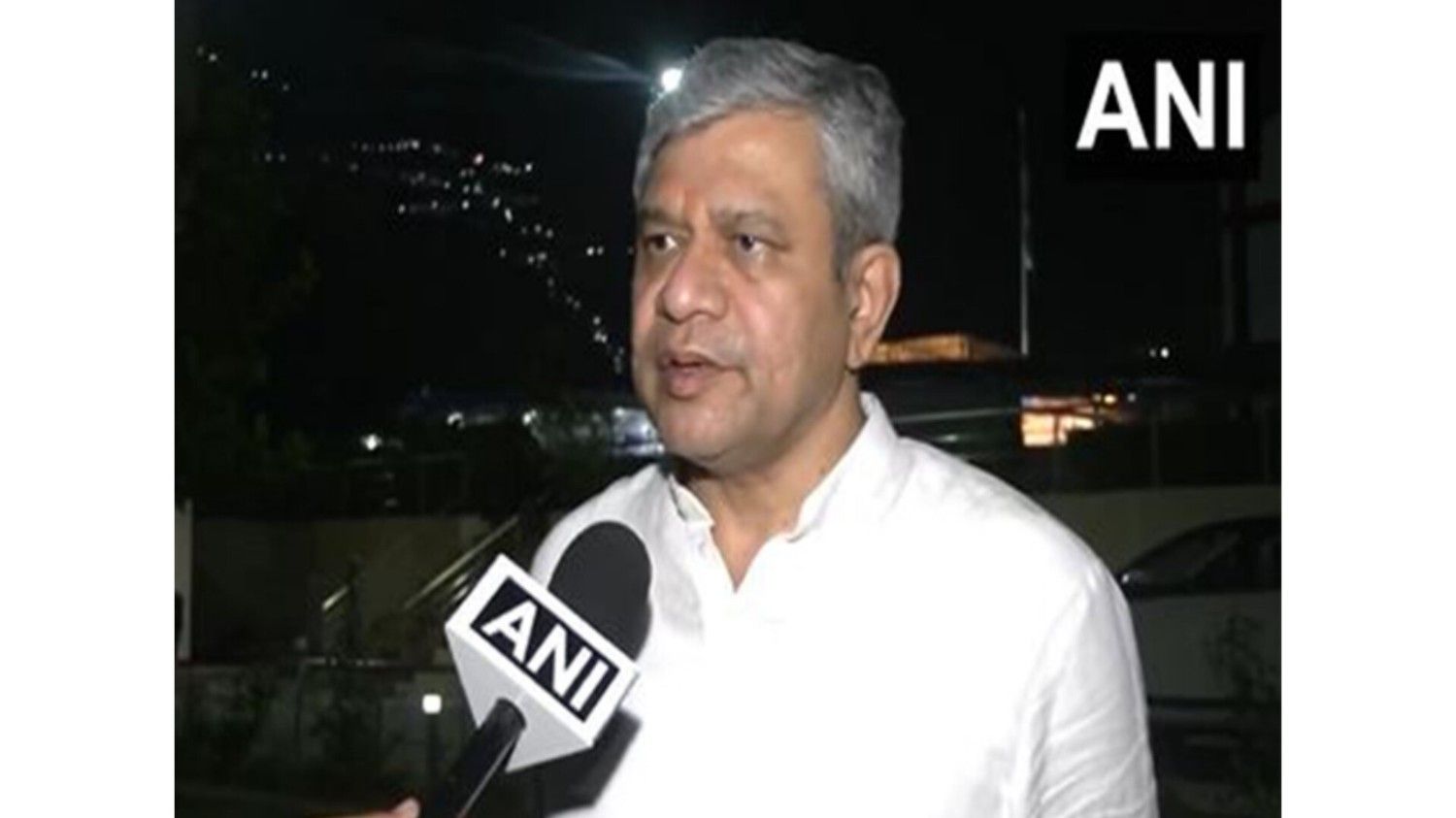 मुंबई हादसे के बाद रेल मंत्री अश्विनी वैष्णव का बयान, कहा 