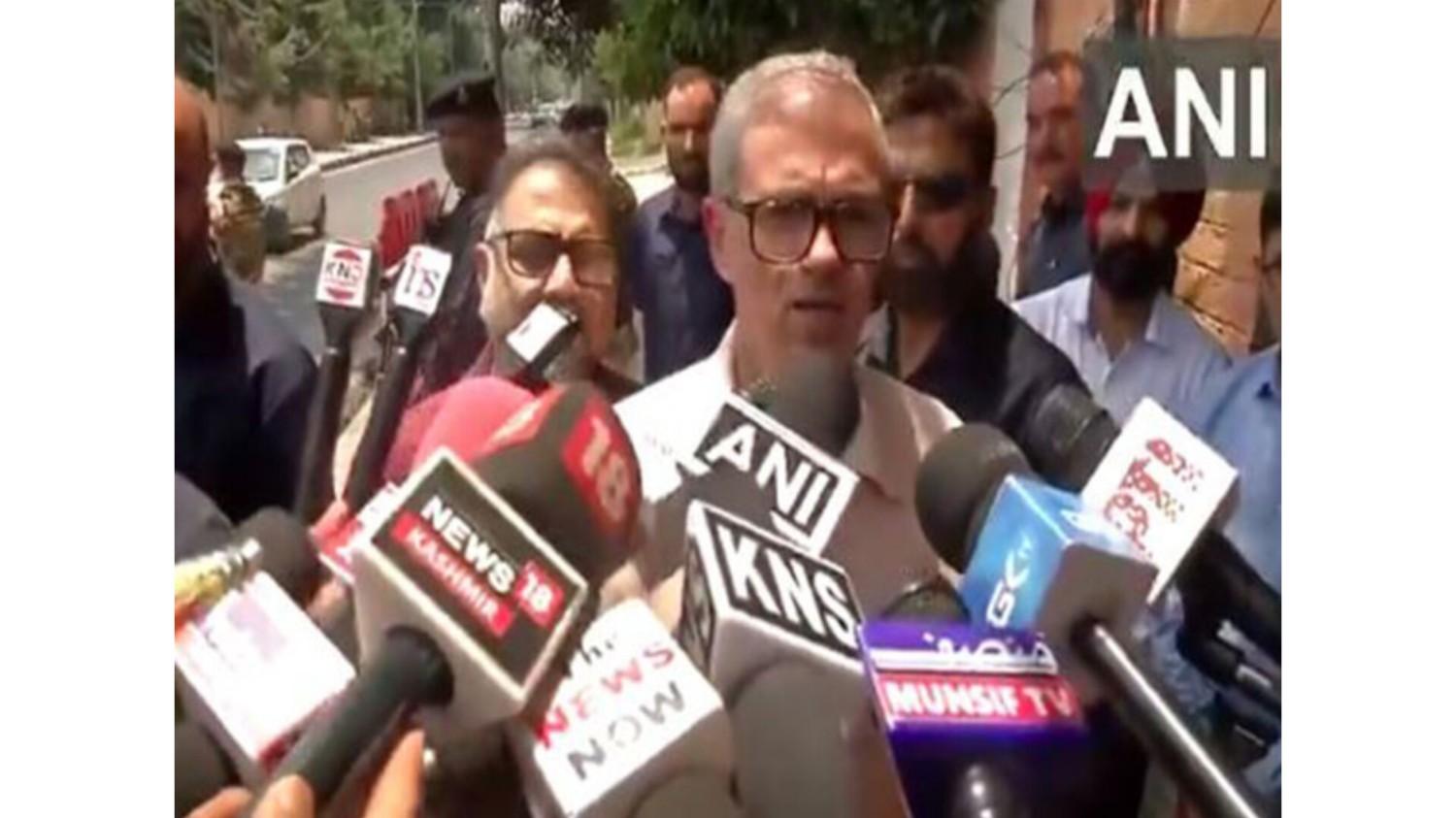 उमर अब्दुल्ला ने ईरान पर इजरायल के 'अनुचित' हमले की निंदा की, पश्चिमी शक्तियों की 'चुप्पी' पर खेद जताया