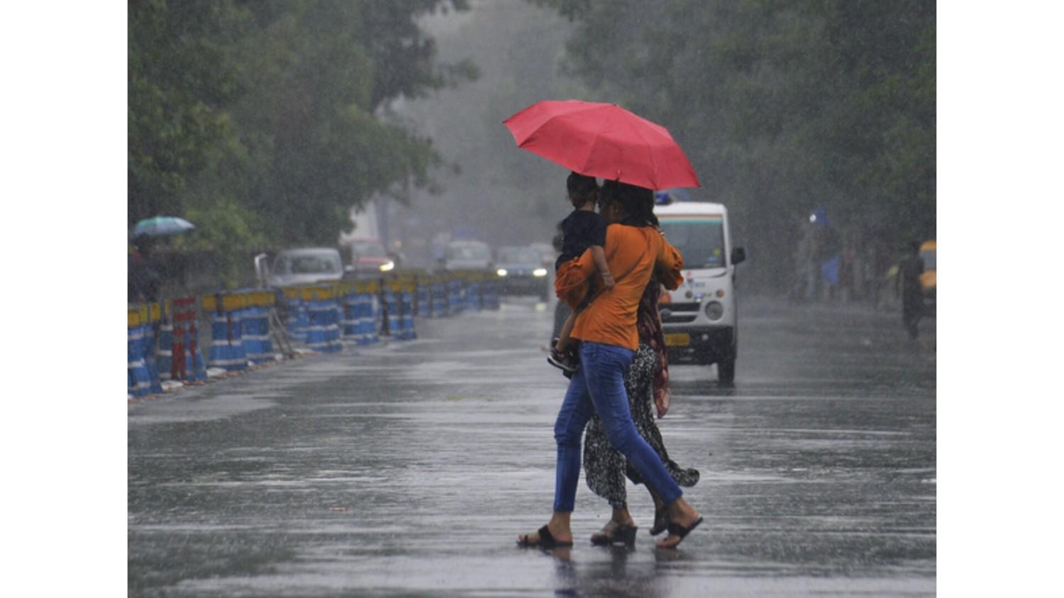 भारतीय मौसम विज्ञान विभाग ने  केरल के 5 जिलों में भारी से अत्यधिक भारी वर्षा के लिए रेड अलर्ट जारी किया