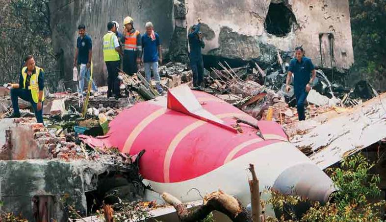 विमान हादसाः बचाओ...बचाओ...सब स्वाहा