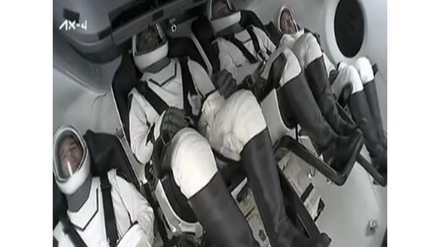 एक्स-4 मिशन के लिए अंतर्राष्ट्रीय अंतरिक्ष स्टेशन पर डॉकिंग की उल्टी गिनती शुरू