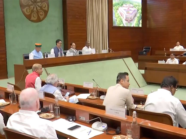 संसद के मानसून सत्र से पहले सर्वदलीय बैठक, कई दलों के प्रमुख नेता पहुंचे, जानें इस बार कौन से विधेयक होंगे पेश