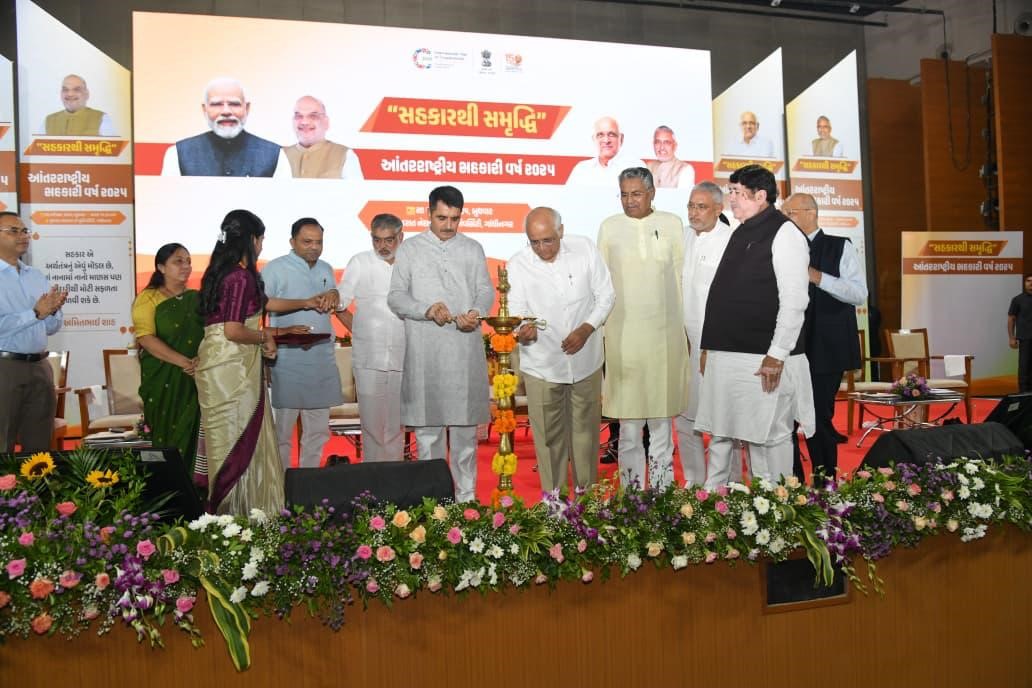 गांधीनगर में ‘सहकार से समृद्धि’ के अंतर्गत मुख्यमंत्री की अध्यक्षता में सहकारी नेताओं की एक दिवसीय कार्यशाला