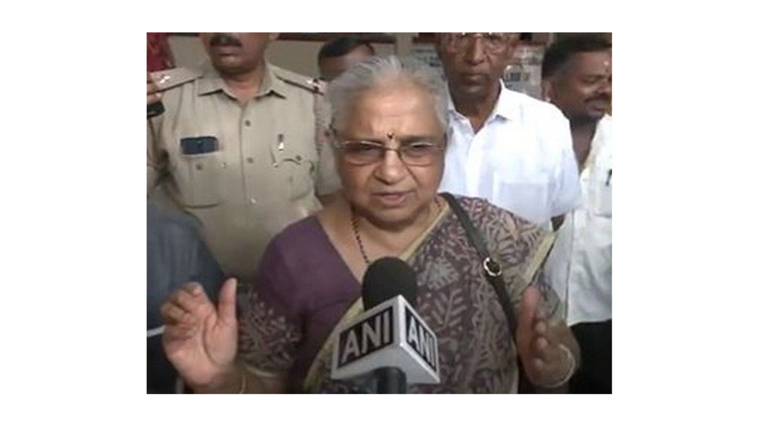 सांसद सुधा मूर्ति ने धोखाधड़ी के बाद एफआईआर दर्ज कराई, फ्रॉड ने दूरसंचार अधिकारी बनकर धमकी दी