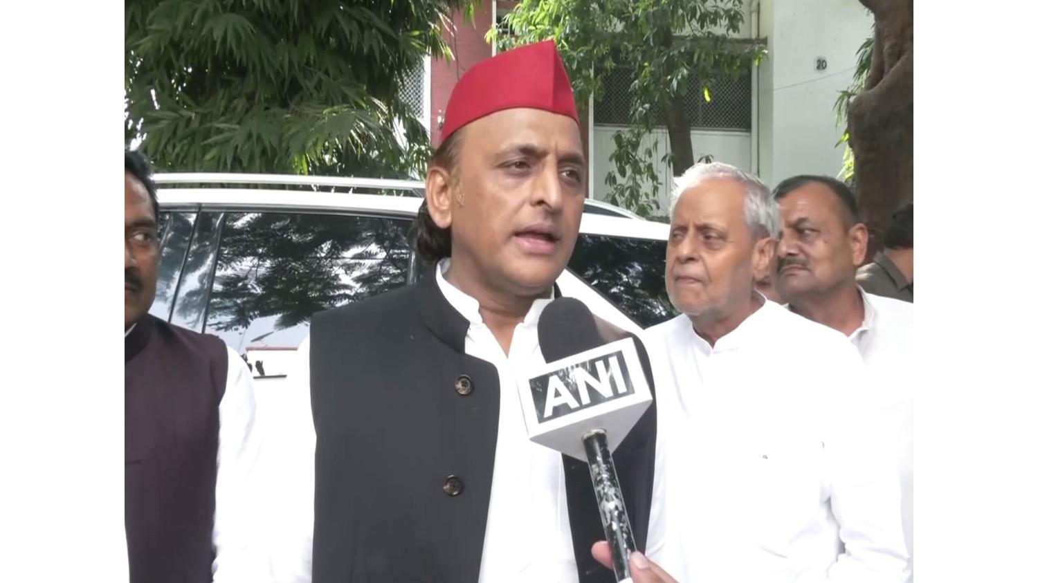 अमेरिका के दवाओं पर 100% टैरिफ लगाने के फैसले पर अखिलेश यादव का बयान, कहा 