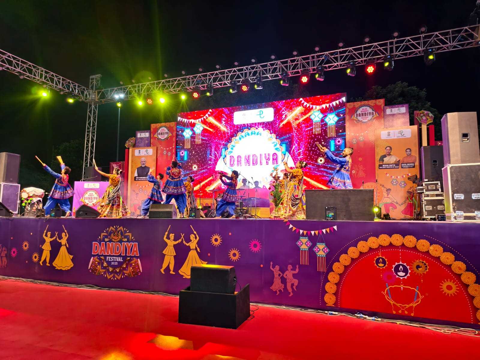 दिल्ली पर्यटन द्वारा यमुना स्पोर्ट्स  कॉम्प्लेक्स और रग्बी स्पोर्टस ग्राउंड  में डांडिया की धूम