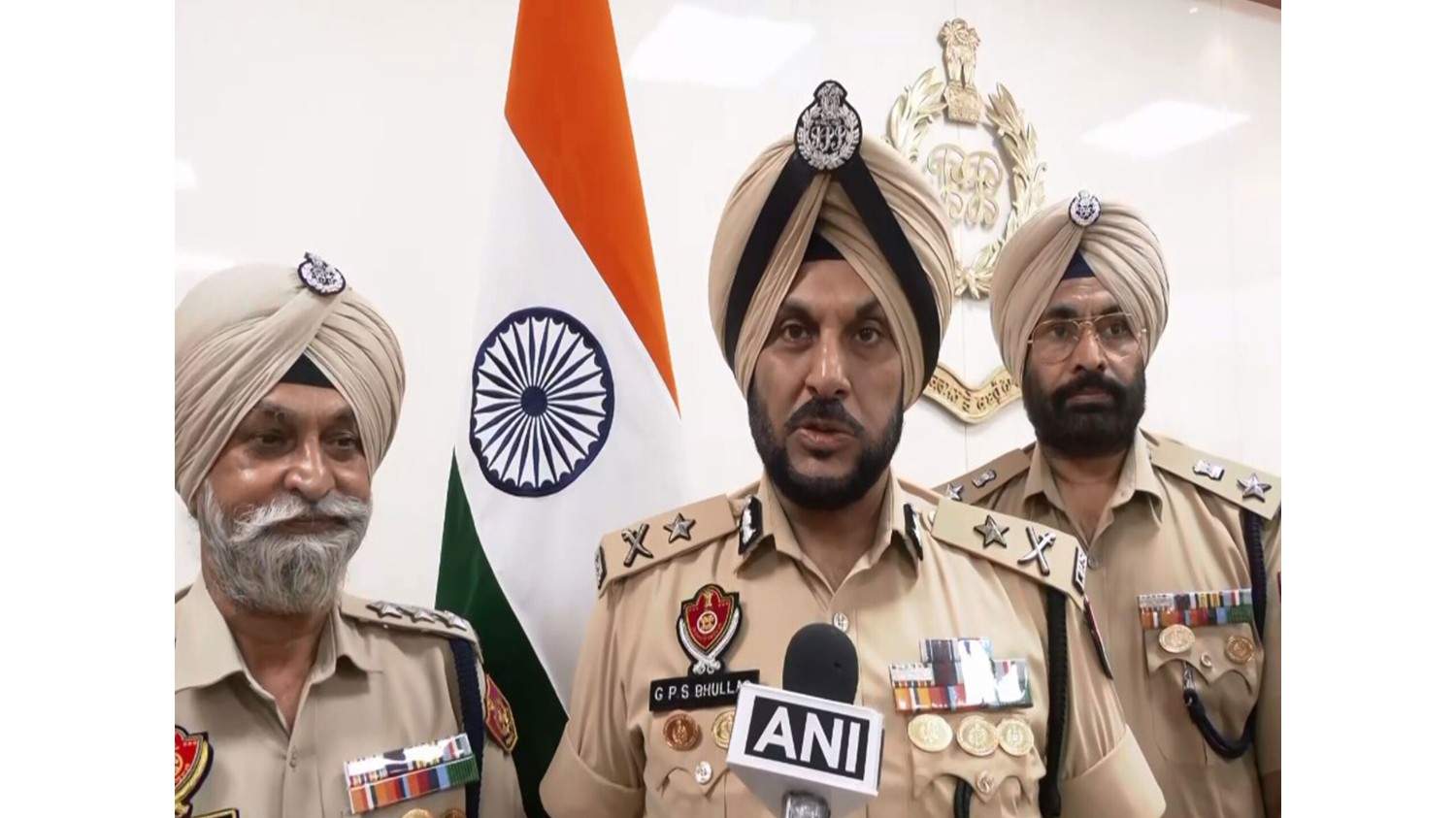 पंजाब: अमृतसर पुलिस ने सीमा पार हथियार और ड्रग रैकेट का किया भंडाफोड़, 12 पिस्तौल, 1.5 किलो  हेरोइन की  जब्त