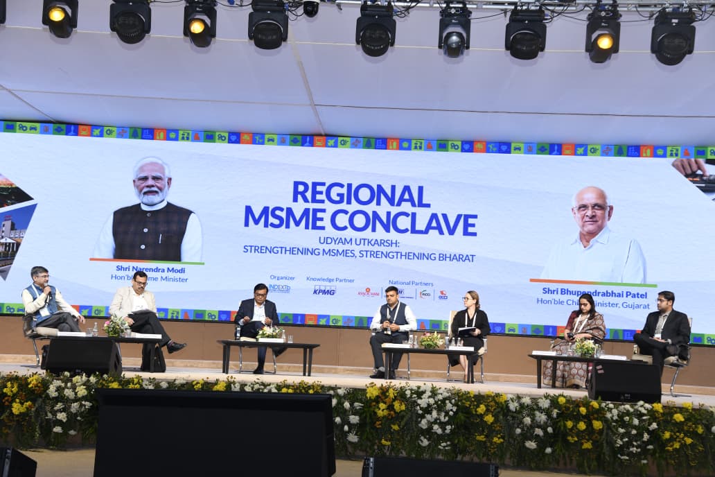 प्रथम वाइब्रेंट गुजरात रीजनल कॉन्फ्रेंस का समापन