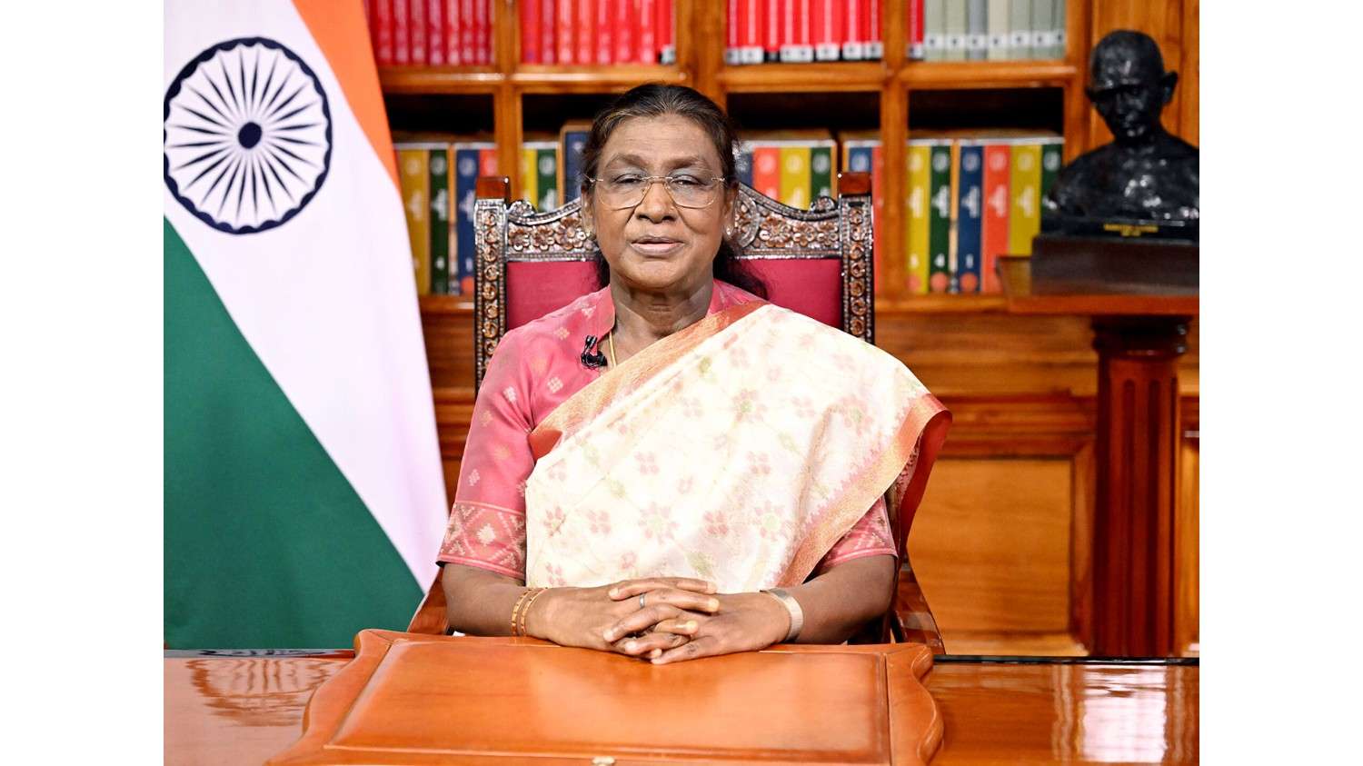 राष्ट्रपति मुर्मू, उपराष्ट्रपति राधाकृष्णन ने दिवाली की पूर्व संध्या पर शुभकामनाएं दीं