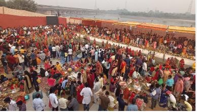छठ पूजा के दौरान भारी जाम की आशंका के चलते दिल्ली में यातायात प्रतिबंध, मार्ग परिवर्तन की घोषणा