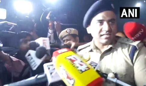 दिल्ली में लाल किला के पास बड़ा धमाका, दुकानों-गाड़ियों में लगी आग, 8 लोगों की मौत, पीएम मोदी ने लिया स्थिति का जायजा