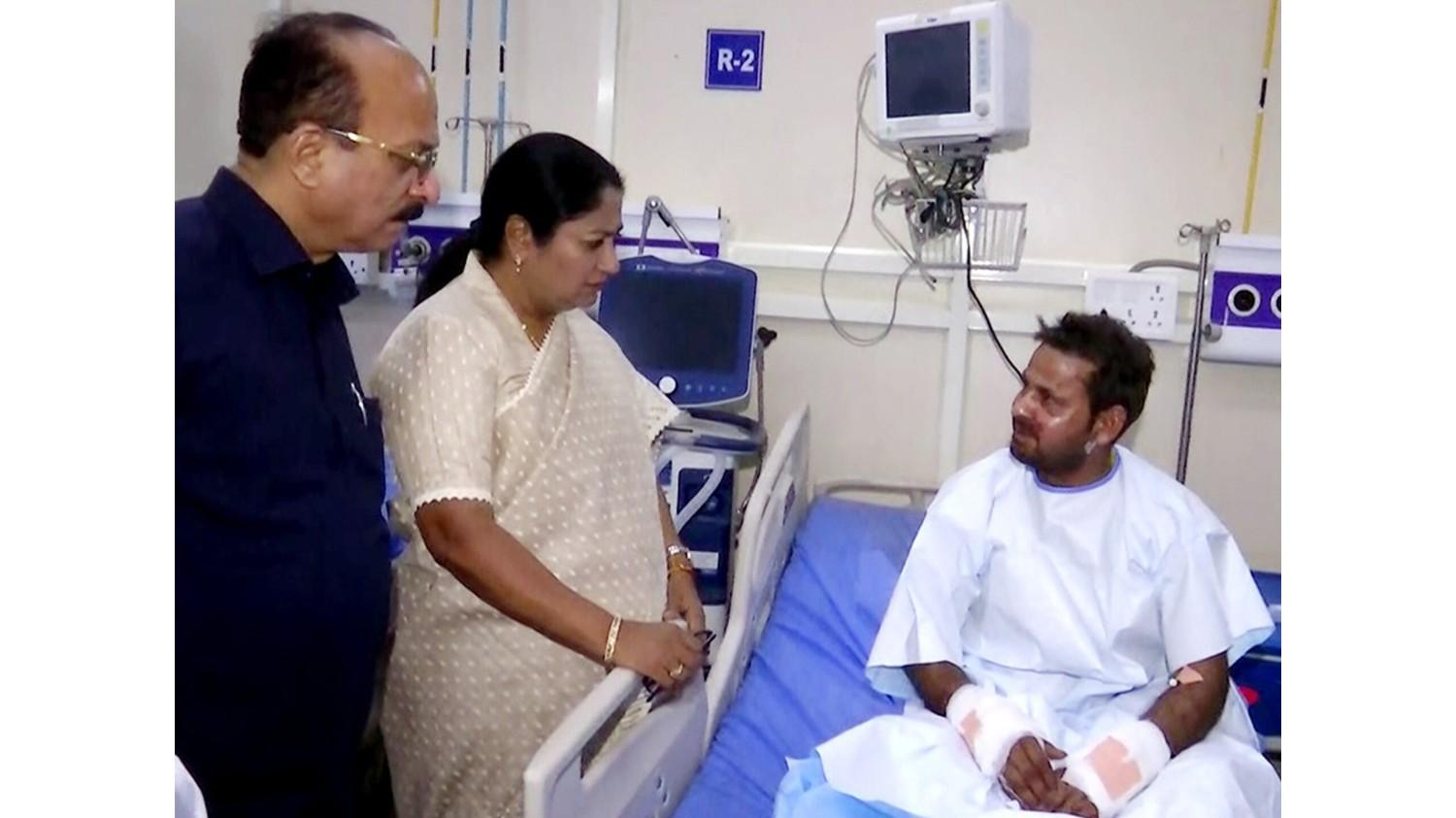 दिल्ली विस्फोट: मुख्यमंत्री रेखा गुप्ता ने लोक नायक अस्पताल में घायलों से की मुलाकात,  