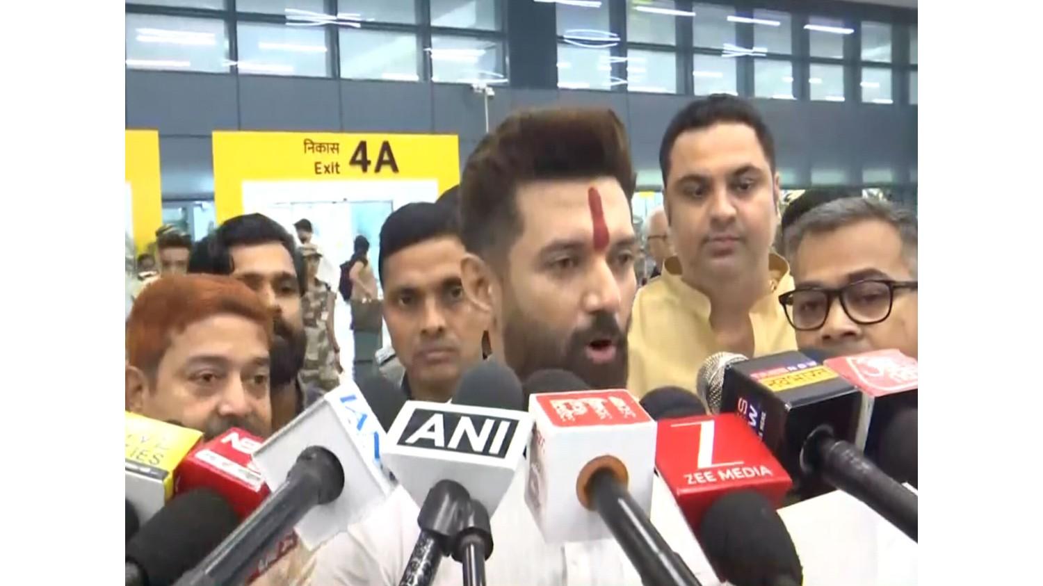 बिहार चुनाव: चिराग पासवान ने भड़काऊ टिप्पणी पर एफआईआर के बाद राजद के सुनील सिंह की आलोचना की