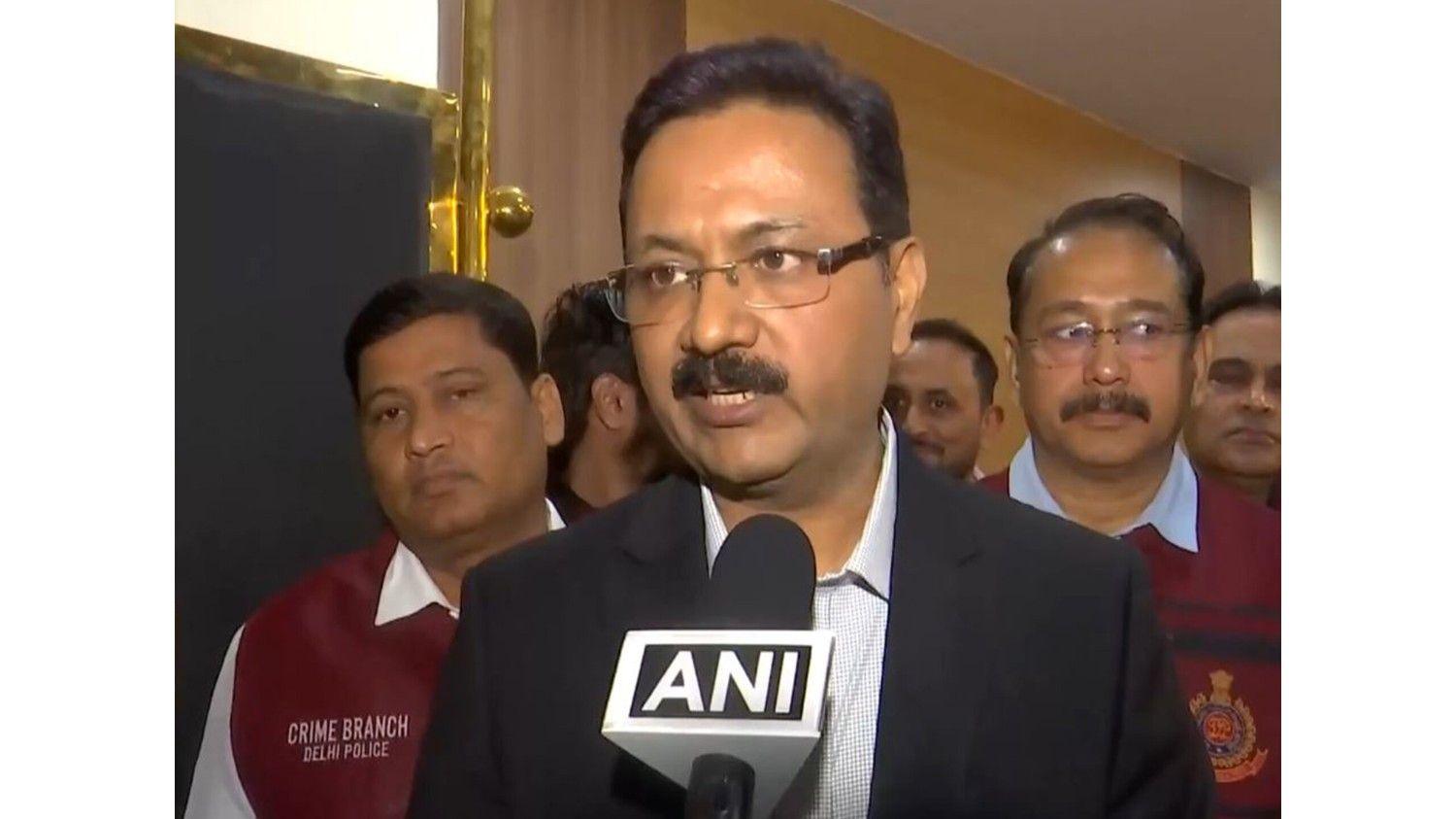 दिल्ली पुलिस ने हथियार तस्करी रैकेट का किया भंडाफोड़, 4 गिरफ्तार, तुर्की और चीन निर्मित बंदूकों समेत 8 हथियार बरामद