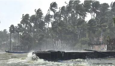 श्रीलंका में चक्रवात ‘दित्वा’ का कहर: 150 से अधिक लोगों की मौत, आपातकाल घोषित