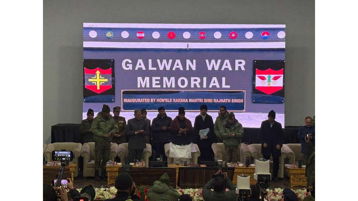 20 शहीदों को श्रद्धांजलि: राजनाथ सिंह ने लेह से 