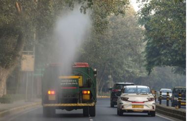 राजधानी दिल्ली में दमघोंटू हवा से राहत नहीं, एक्यूआई 300 से अधिक दर्ज