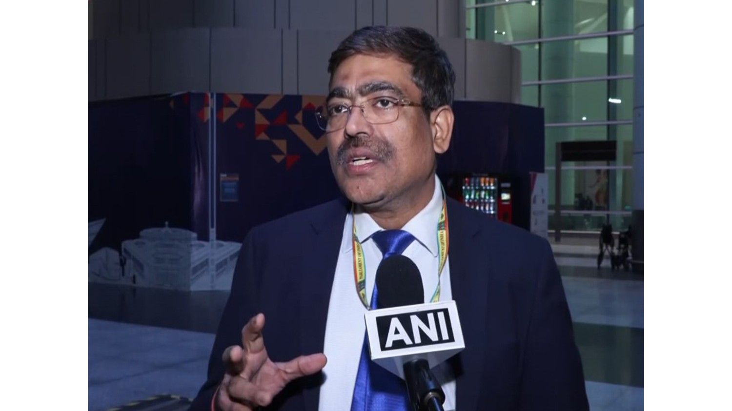 नागरिक उड्डयन सचिव समीर सिन्हा ने दी इंडिगो परिचालन संकट से जुड़ी जानकारी, कहा 