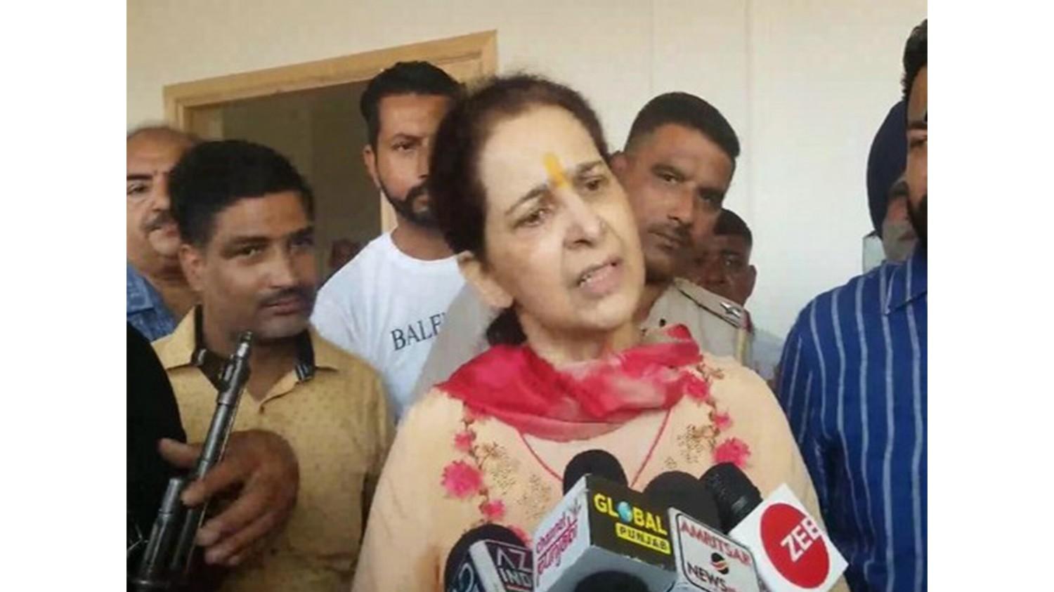 पंजाब: '500 करोड़' वाले बयान के बाद कांग्रेस ने नवजोत कौर सिद्धू की पार्टी सदस्यता निलंबित की