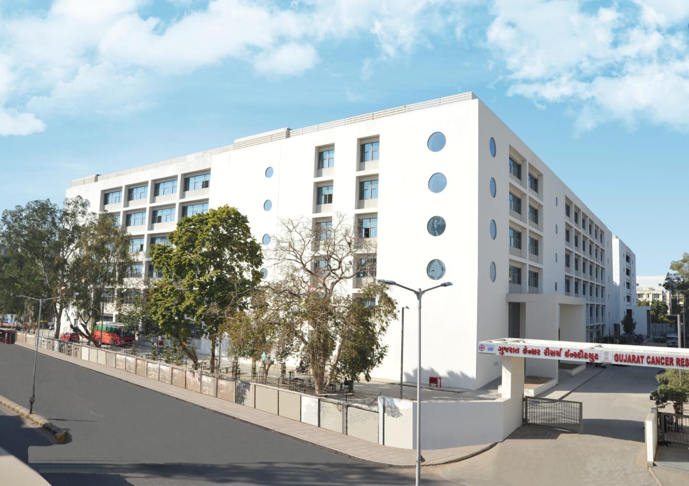 “संवेदनशील सरकार, सुरक्षित नागरिक”: गुजरात सीएमआरएफ (CMRF) ने 4 वर्षों में 2,106 कैंसर मरीजों को दिया नया जीवनदान