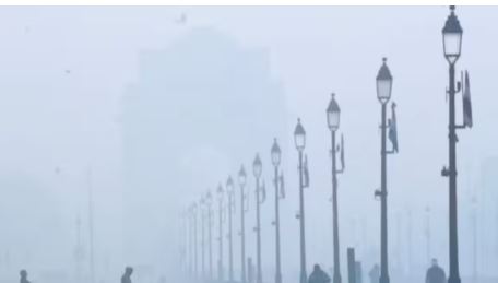 कोहरे के कारण दिल्ली हवाई अड्डे पर 128 उड़ानें रद्द, आठ का मार्ग बदला गया