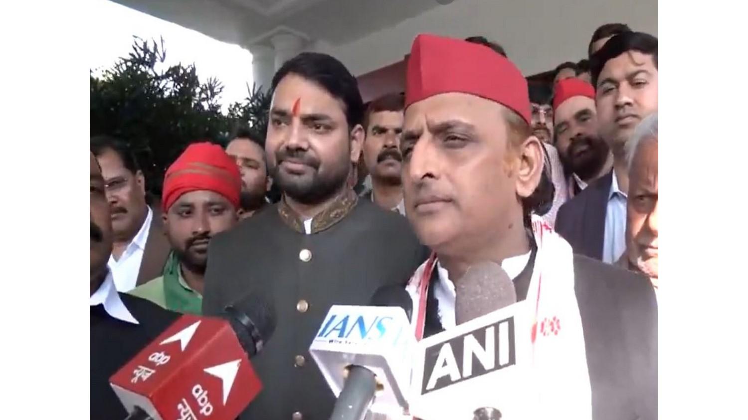 शंकराचार्य विवाद पर अखिलेश यादव की तीखी प्रतिक्रिया, कहा 