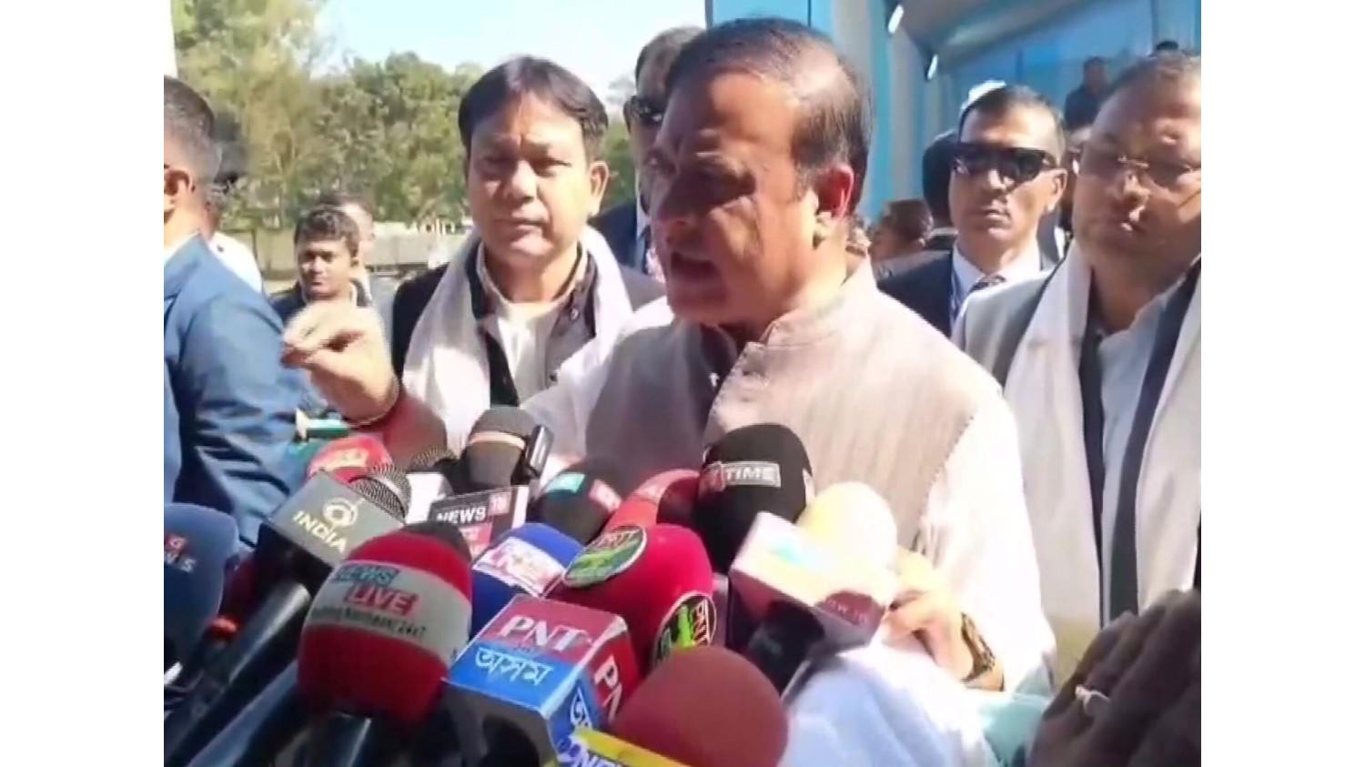 असम :  मुख्यमंत्री हिमंत बिस्वा सरमा ने 'गमछा' विवाद के बीच राहुल गांधी पर साधा निशाना, कहा 'पूर्वोत्तर का सम्मान करें या वोट न मांगें'