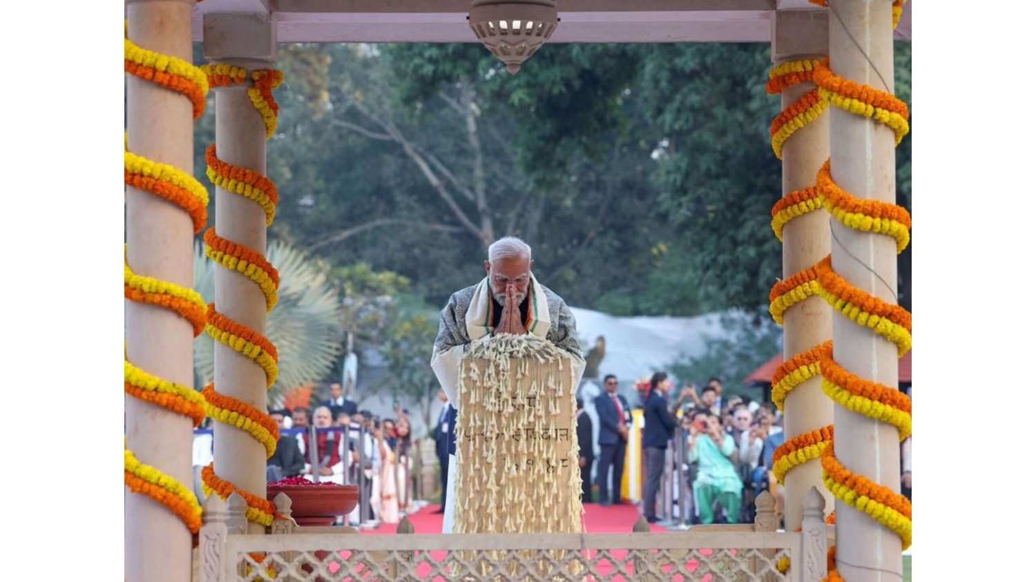 प्रधानमंत्री नरेन्द्र मोदी ने गांधी स्मृति में प्रार्थना सभा में भाग लिया