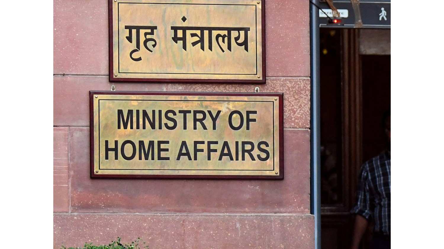 गृह मंत्रालय ने 24x7 देश के हालात पर रखी निगरानी, पश्चिम एशिया की चिंताओं के बीच राज्यों को एलपीजी आपूर्ति पर दी जानकारी