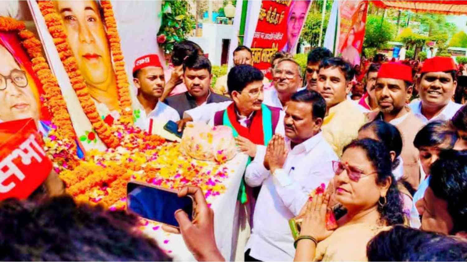 सपा बाबा साहब अंबेडकर वाहिनी ने बहुजन समाज के नेता कांशीराम की जयंती पीडीए दिवस के रूप में मनाई