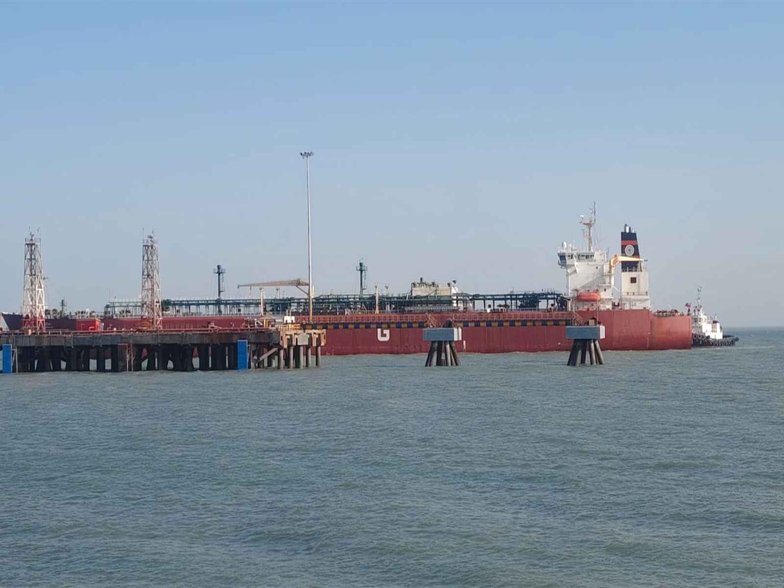 होर्मुज संकट के बीच भारतीय जहाजों की वापसी शुरू, दो एलपीजी टैंकर आगे बढ़े