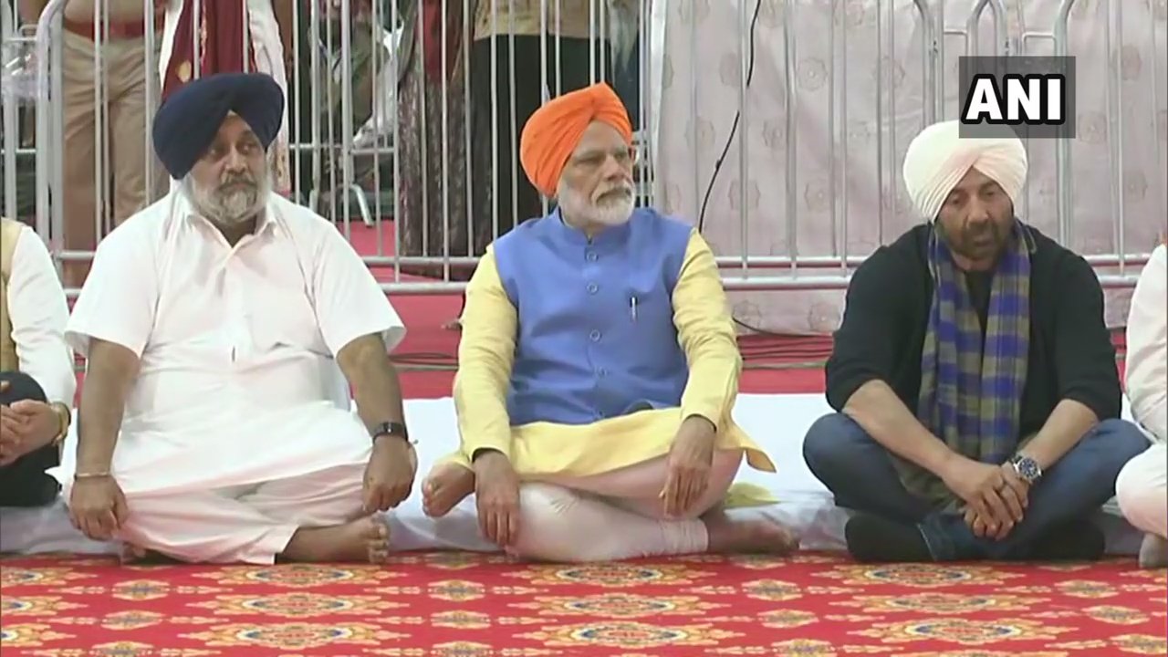 पंजाब के डेरा बाबा नानक में प्रधानमंत्री नरेंद्र मोदी, गुरदासपुर से बीजेपी सांसद सनी देओल, केंद्रीय मंत्री हरदीप पुरी और शिरोमणि अकाली दल के सुखबीर बादल