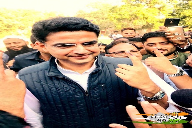 जयपुर में वोट डालने के बाद सचिन पायलट ने की लोगों से मतदान में हिस्सा लेने की अपील