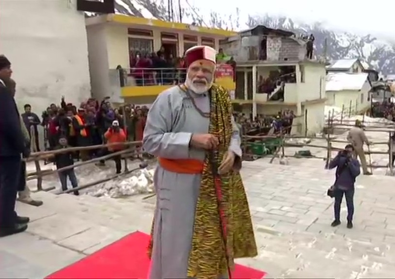 उत्तराखंड स्थित केदारनाथ मंदिर में पूजा-अर्चना के बाद पीएम नरेंद्र मोदी