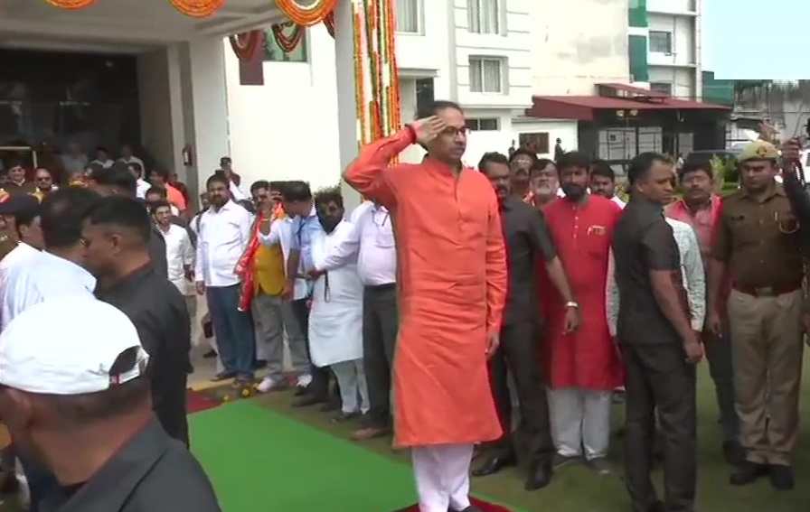 रामलला के दर्शन के लिए अयोध्या पहुंचे महाराष्ट्र के मुख्यमंत्री उद्धव ठाकरे