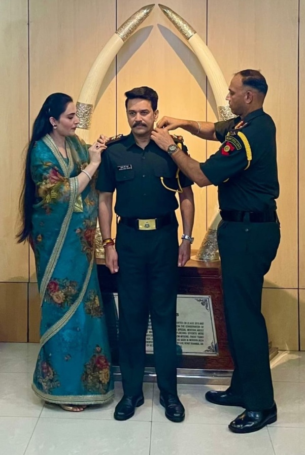 टेरिटोरियल आर्मी में प्रमोशन के बाद वित्त राज्य मंत्री अनुराग ठाकुर प्रादेशिक सेना में कैप्टन बनाए गए