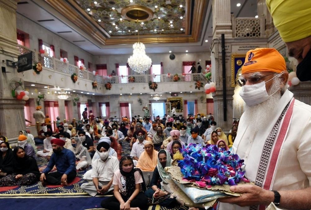 गुरु तेग बहादुर के 400वें प्रकाश पर्व पर आज सुबह पीएम नरेंद्र मोदी ने गुरुद्वारा शीश गंज साहिब में की पूजा