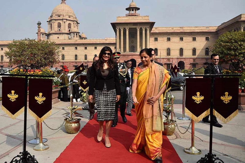 राजधानी दिल्ली में मालदीव की रक्षा मंत्री मरिया अहमद दीदी के साथ रक्षा मंत्री निर्मला सीतारमण