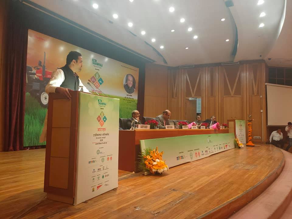 आउटलुक एग्रीकल्चर कॉनक्लेव एंड स्वराज अवार्ड्स कार्यक्रम को संबोधित करते मध्यप्रदेश के कृषि मंत्री सचिन यादव