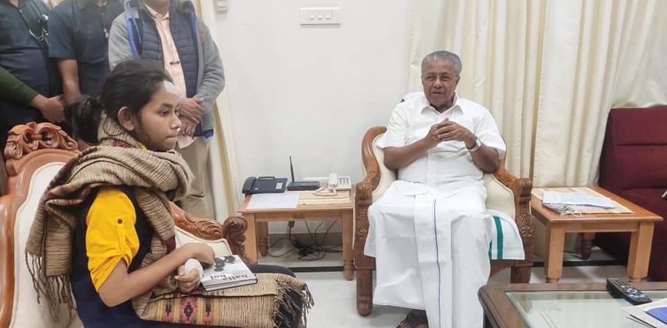 दिल्ली के केरल हाउस में जेएनयू छात्र संघ की अध्यक्ष आइशी घोष ने सीएम पिनाराई विजयन से की मुलाकात
