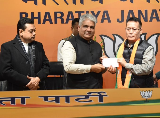 दिल्ली में भाजपा में शामिल हुए मणिपुर के खेल मंत्री और एनपीपी नेता लेतपाओ हाओकिप