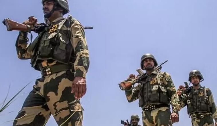 पाकिस्तान में वायुसेना के प्रशिक्षण अड्डे पर आतंकवादी हमले में तीन विमान क्षतिग्रस्त, तीन आतंकी ढेर